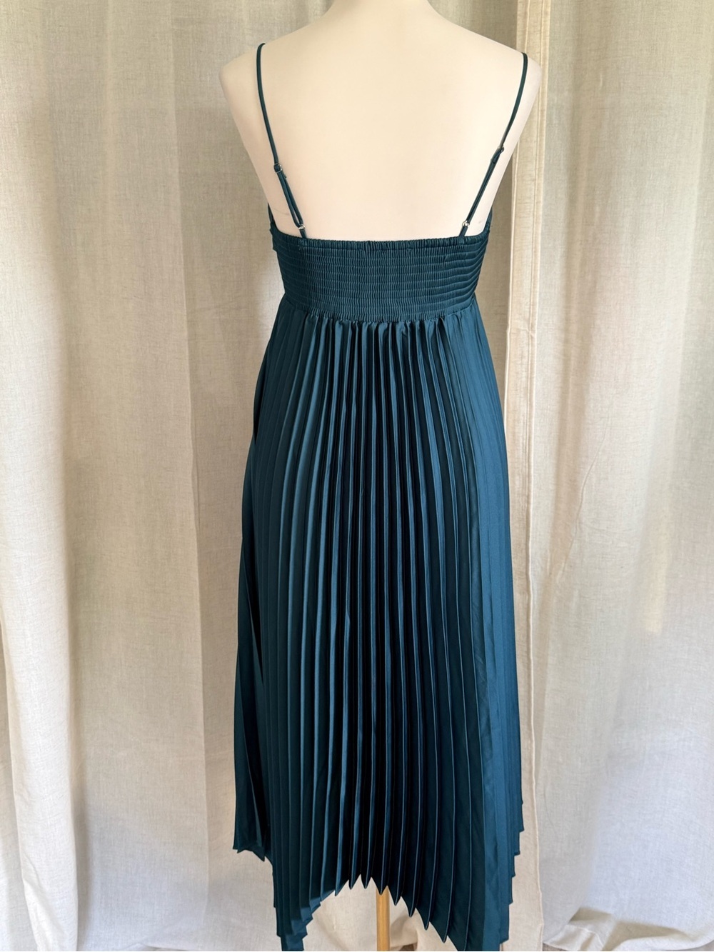 Petal & Pup Emerald Pleated Midi Dress Size 6 NWOT Satin Handkerchief Hem - Picture 2 of 6